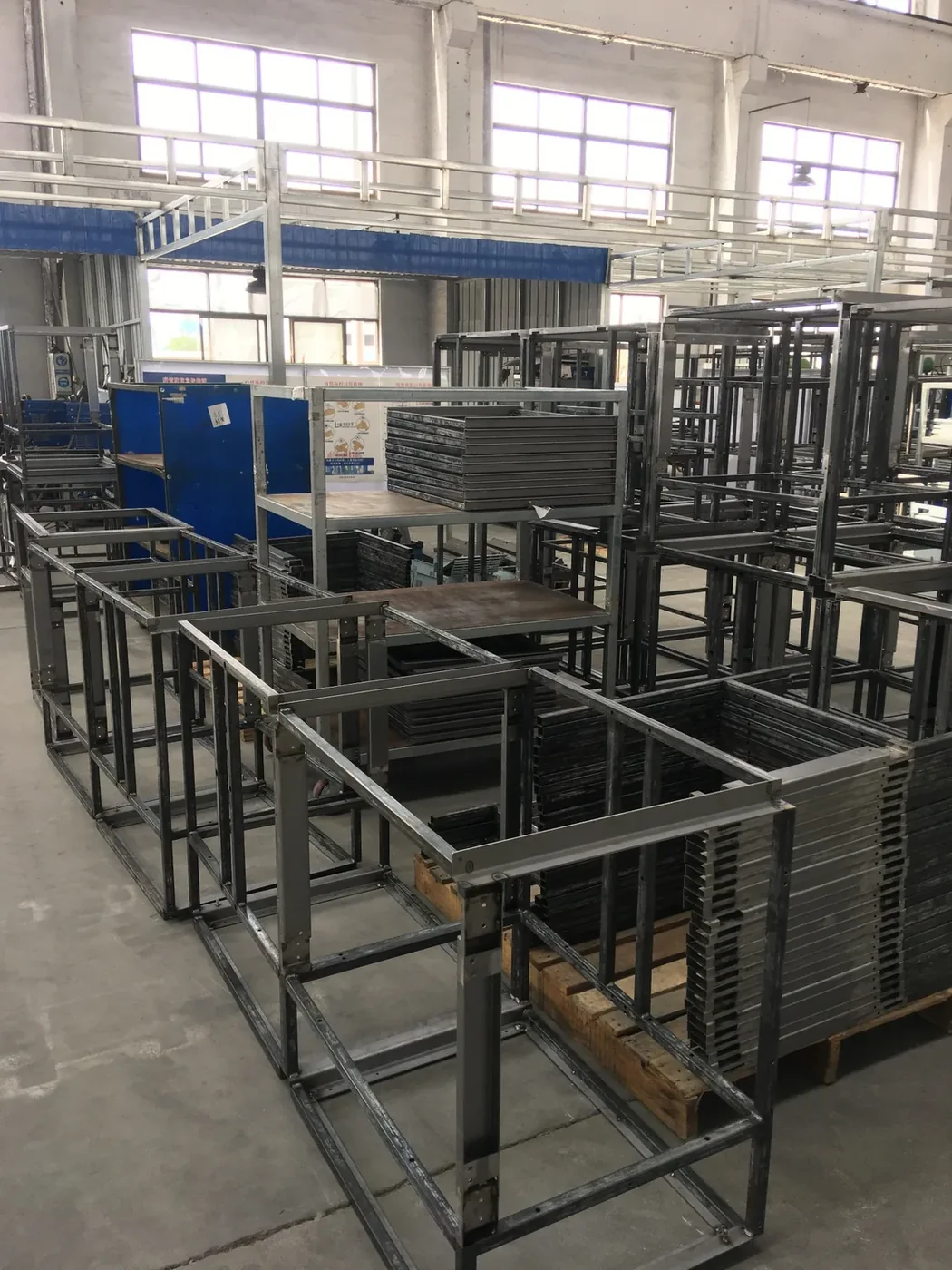 Batch of welded steel frames for the large-format 3D printer