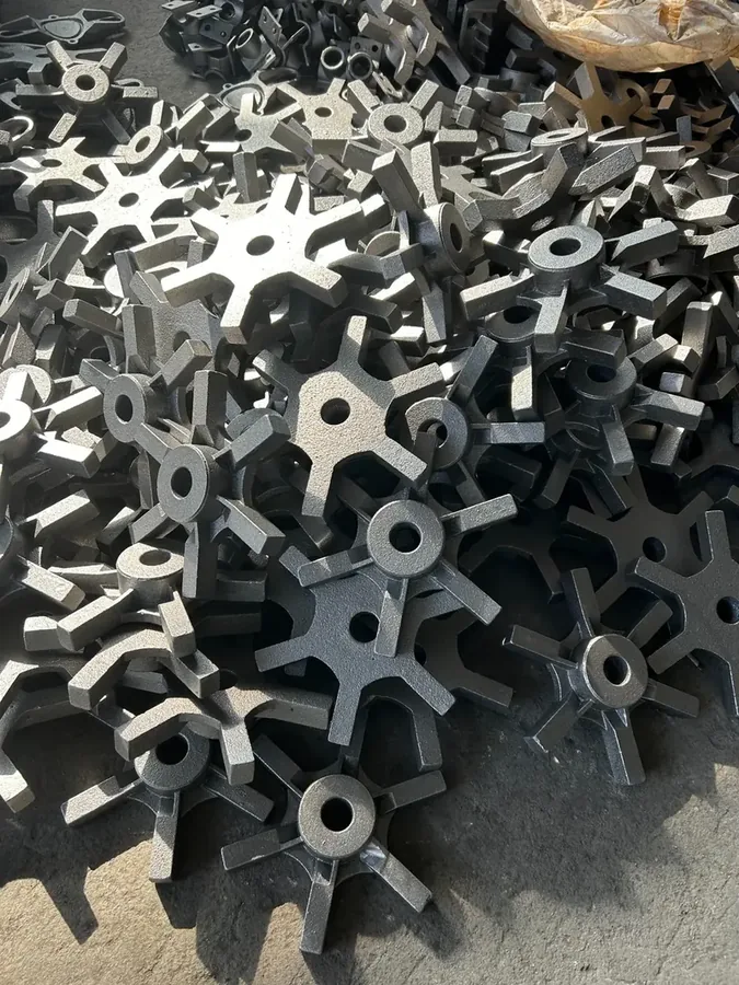 Star-shaped cast iron components after coating